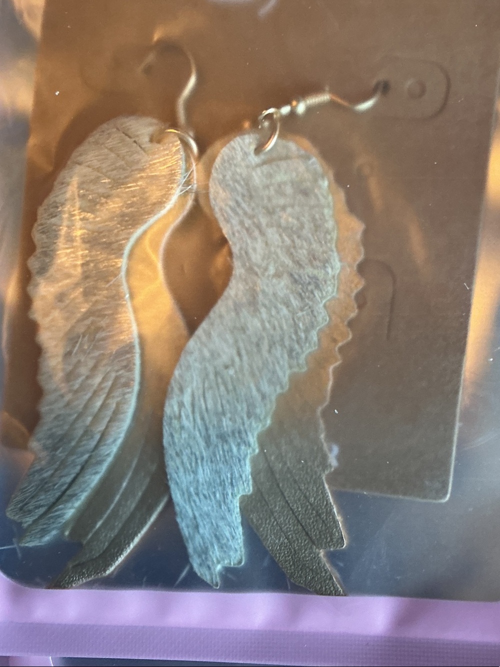 ★ Angel Wing Feather Earrings Gray Silver Boho Western Glam - Picture 2 of 2